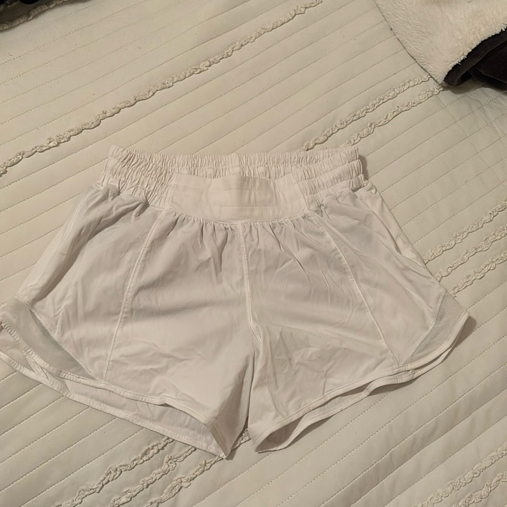 Lululemon Hottie Hot 4in Shorts Size 6 Tall